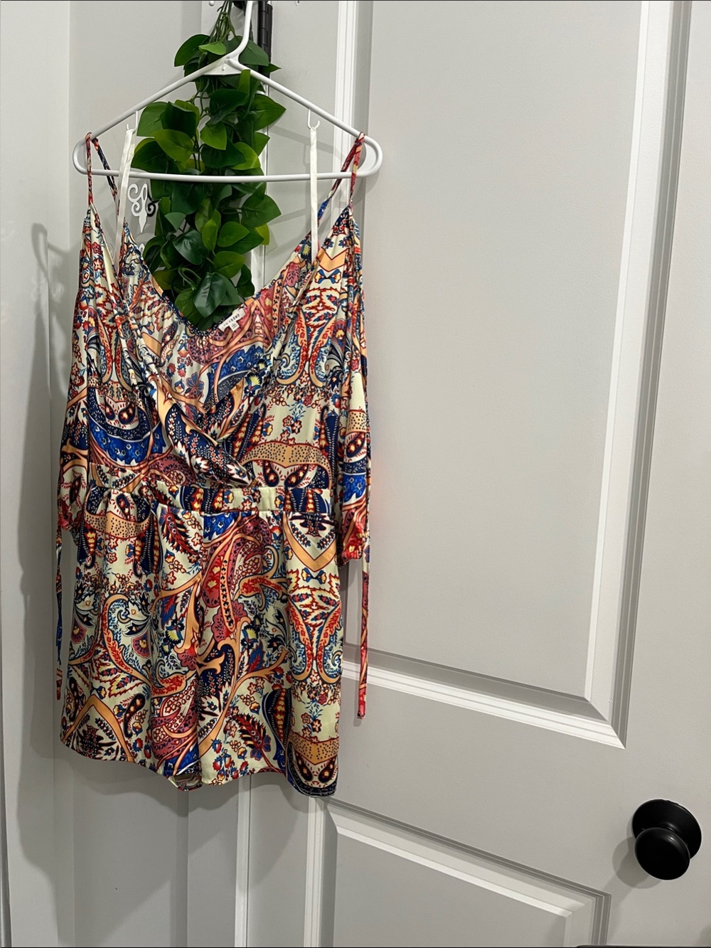 En Creme Multicolor Paisley V-Neck Cami with Adjustable Straps